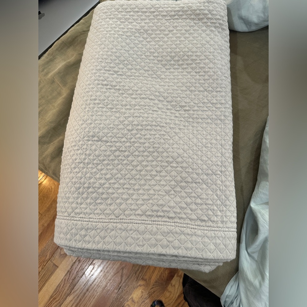 Frette Luxurious 100% Cotton Slight Sheen  Quilted Blanket K/Cal K